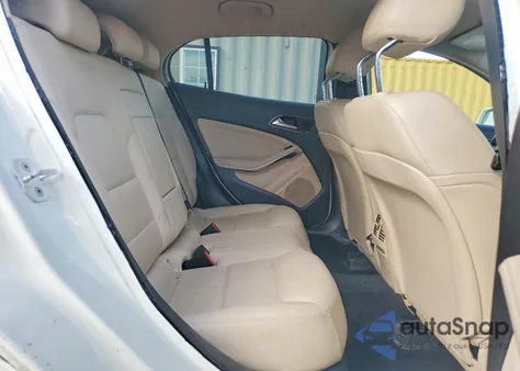 2015 Mercedes-Benz Gla 250 z USA, uszkodzony, nr VIN WDCTG4EB0FJ128021